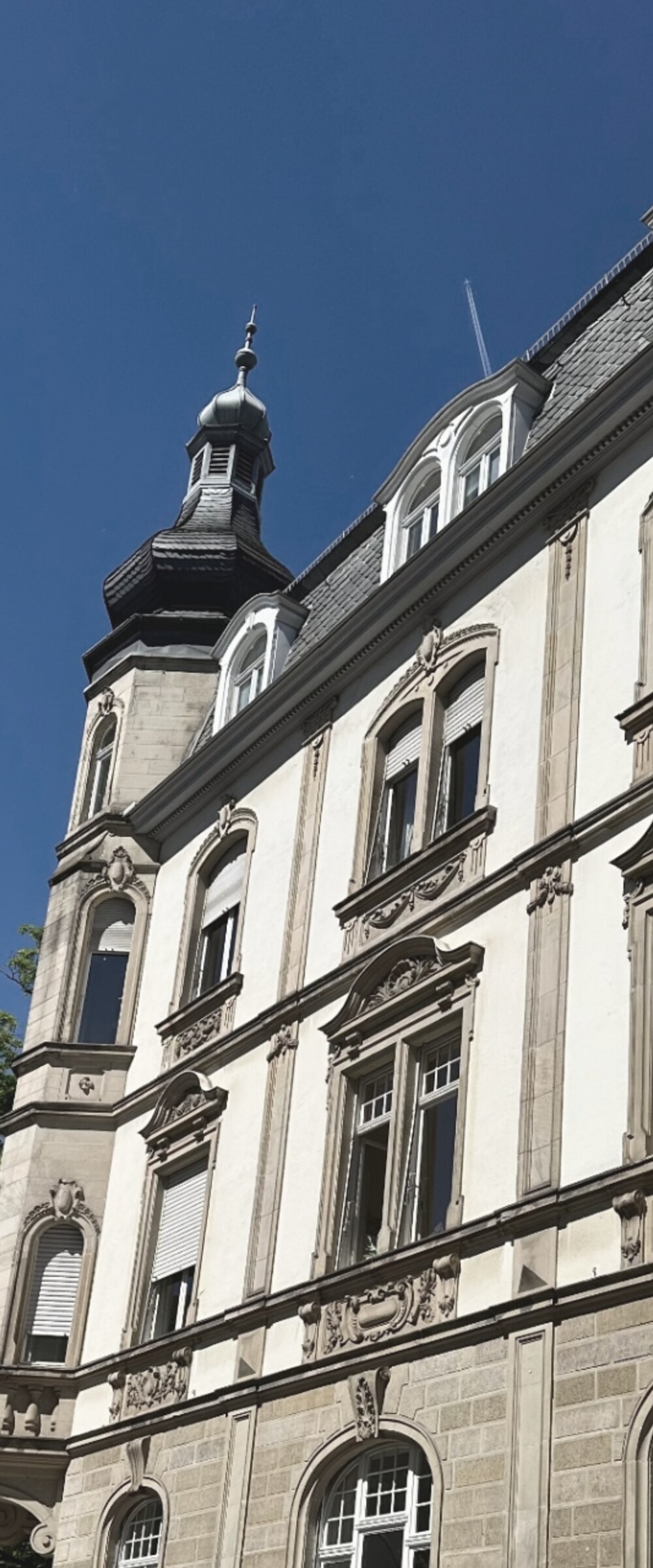 Detail des Gebäudes in der Hansaallee 22, Frankfurt am Main